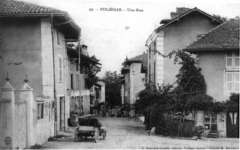 Carte postale ancienne Poliénas, une rue, 1912, p161 de L'Isère les 533 communes - J Bernard-Guelle éditeur à Tullins, cliché M Deroche