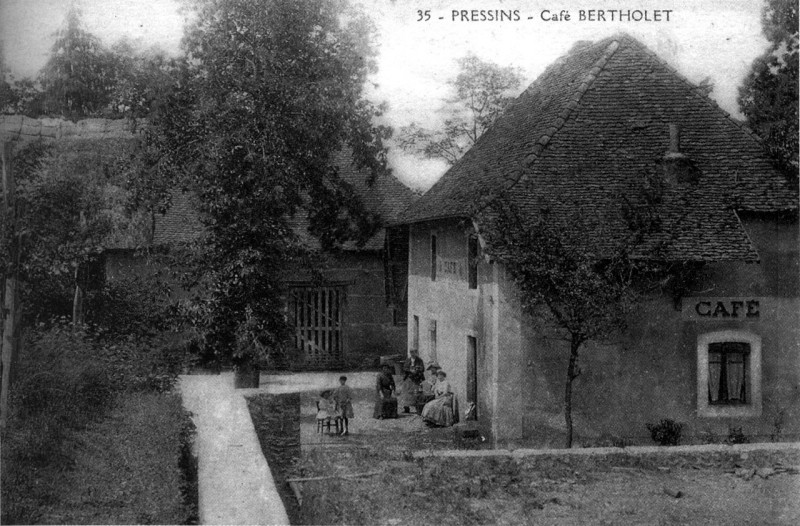 Carte postale ancienne Pressins, café Bertholet, 1912, p169 de L'Isère les 533 communes