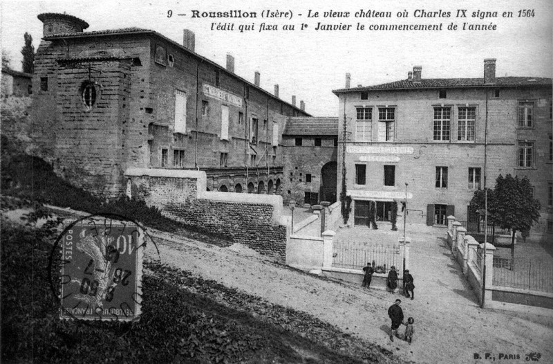 Carte postale ancienne Roussillon, le vieux chateau où Charles Ix signa en 1564 l'édit qui fixa au 1er jan le commencement de l'année, 1913, p178 de L'Isère les 533 comm