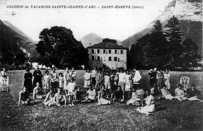 Carte postale ancienne Saint-Egrève, colonie de vacances Sainte-Jeanne-d'Arc, une des premières en région R-A, p18 L'Isère 1900-1920