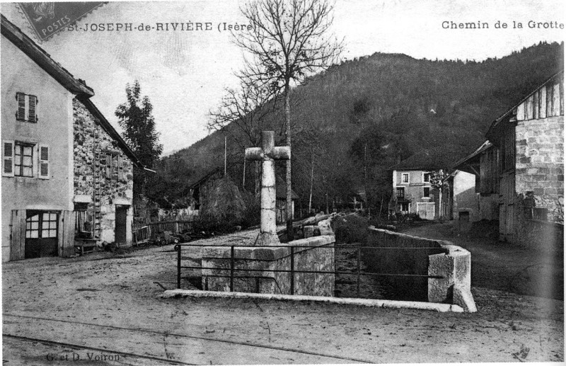 Carte postale ancienne Saint-Joseph-de-Rivière, chemin de la grotte, 1908, p208 de L'Isère les 533 communes - G et D Voiron à Saint-Joseph-de-Rivière
