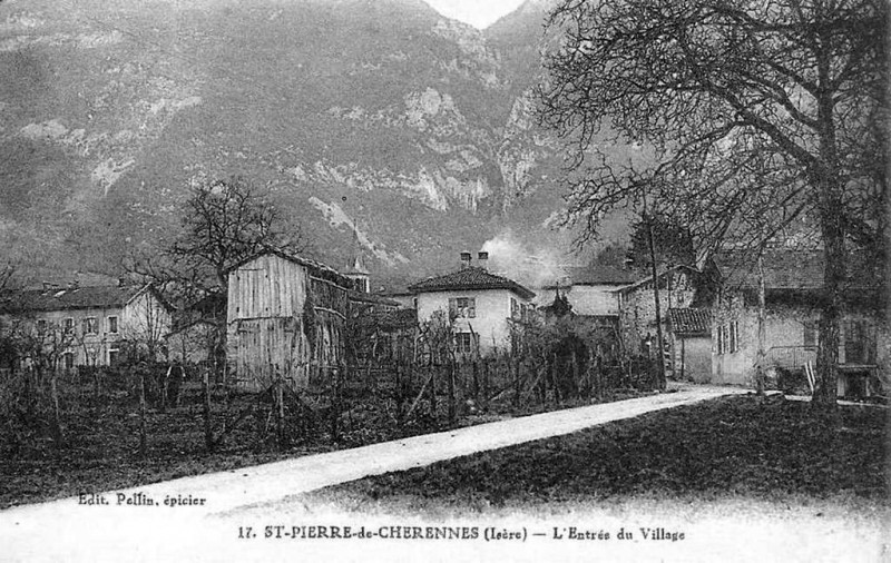 Carte postale ancienne Saint-Pierre-de-Chérennes (Isère) 1