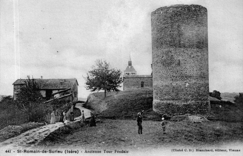 Carte postale ancienne Saint-Romain-de-Surieu ancienne tour feodale