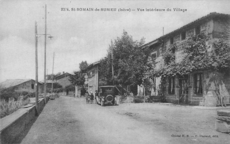 Carte postale ancienne Saint-Romain-de-Surieu vue interieure du village