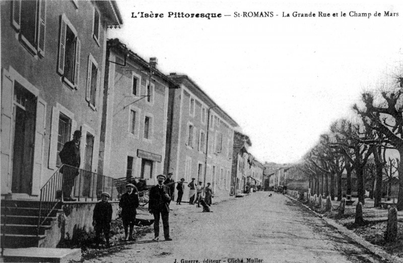 Carte postale ancienne Saint-Romans, la Grande Rue et le Champ de Mars, 1910, p227 de L'Isère les 533 communes - J Guerre éditeur, cliché Muller