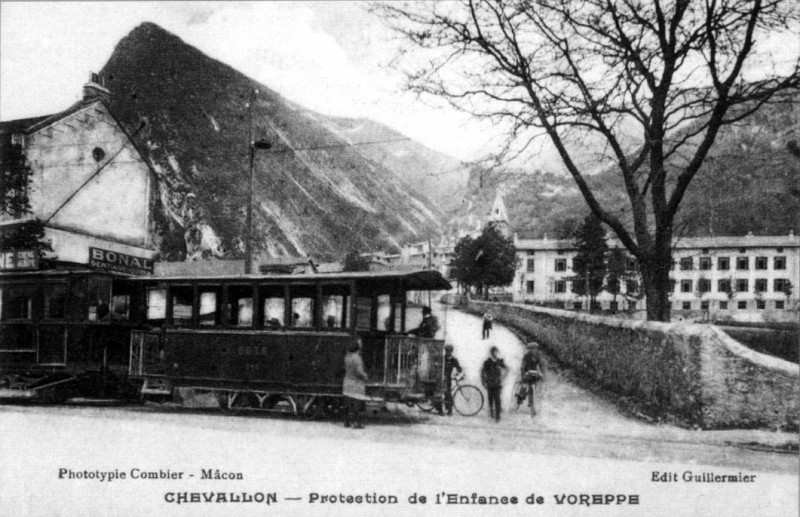Carte postale ancienne Voreppe, Chevallon, protection de l'enfance de Voreppe, p17 L'Isère 1900-1920 - phototypie Combier à Macon, édit Guillermier