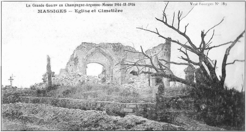 Carte postale ancienne Massiges église et cimetière