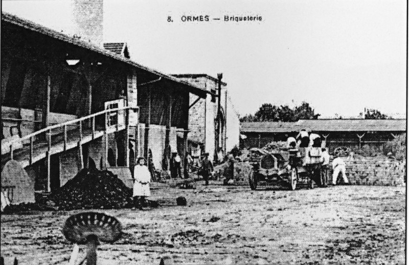 Carte postale ancienne Ormes 0760