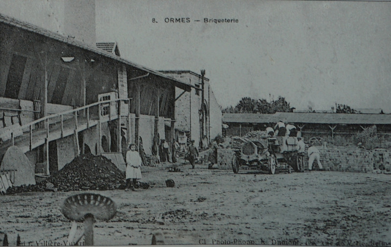 Carte postale ancienne Ormes 08648