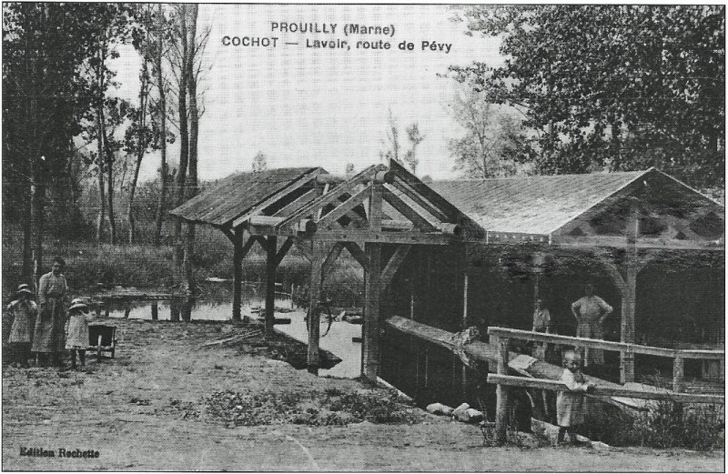 Carte postale ancienne Prouilly lavoir route de Pévy