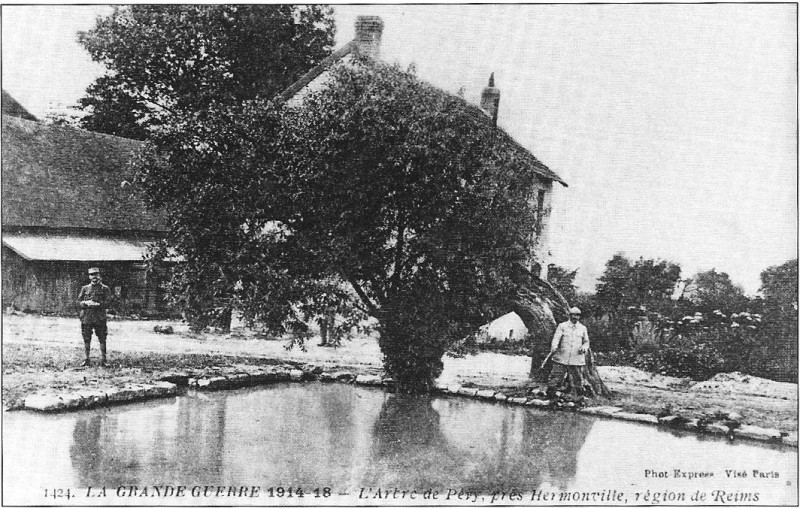 Carte postale ancienne Pévy lavoir