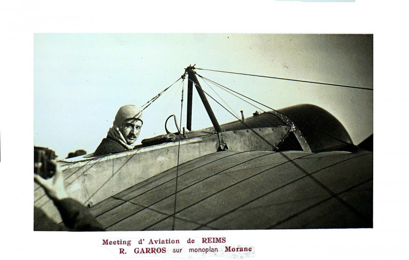 Carte postale ancienne Roland garros sur Morane 100474
