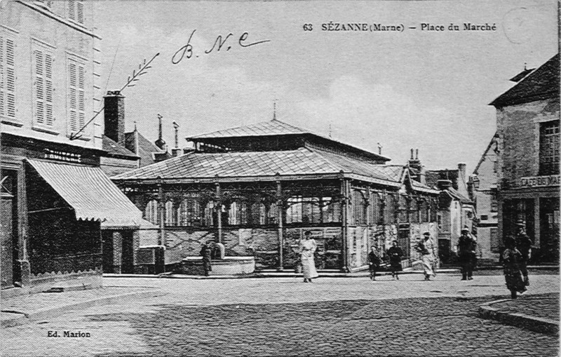 Carte postale ancienne Sézanne place marché 73696