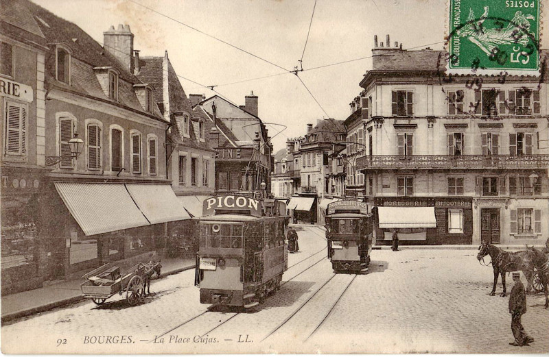 Carte postale ancienne Ll 92 - Bourges - La Place Cujas