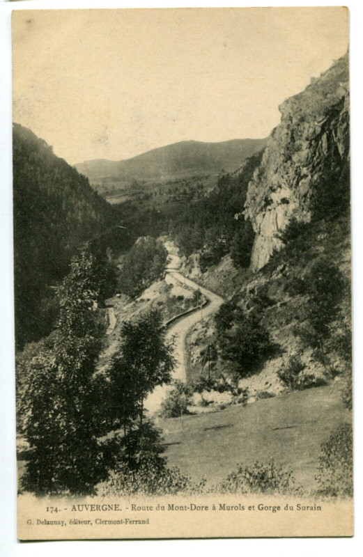 Carte postale ancienne Puy-de-Dôme Route du Mont-Dore à Murols et Gorge du Surain à Mont-Dore