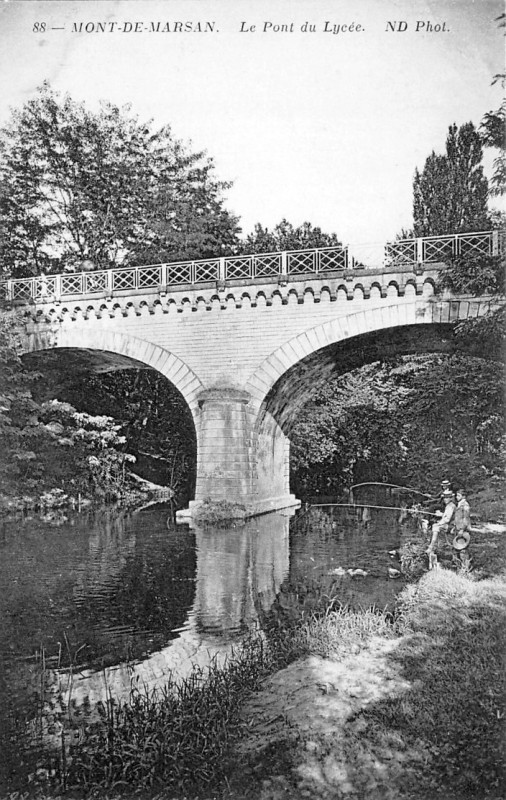 Carte postale ancienne Mont-de-Marsan - Pont du Lycée