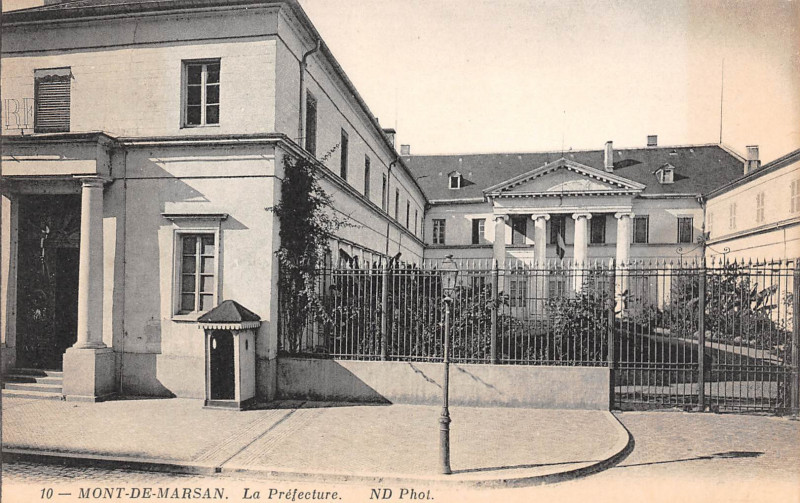 Carte postale ancienne Mont-de-Marsan - Préfecture 2