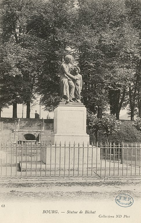 Carte postale ancienne Statue de Bichat - Bourg CIPA0815