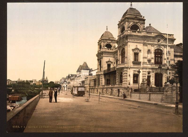 Carte postale ancienne The casino and front of Foncillon, Royan, France-LCCN2001698694