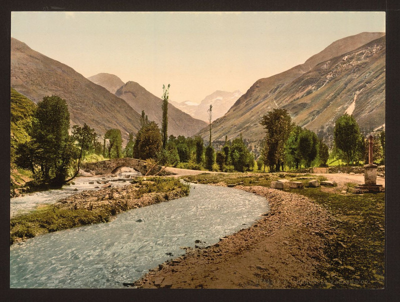 Carte postale ancienne The Valley of the d'Oô, Luchon, Pyrenees, France-LCCN2001698657