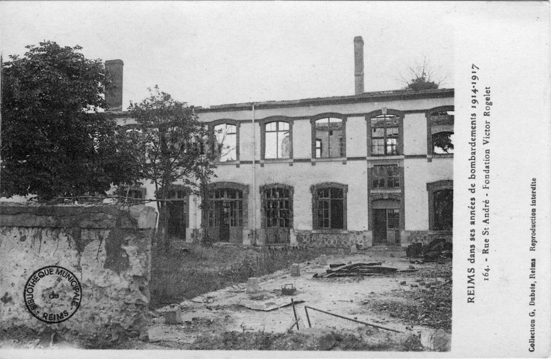 Carte postale ancienne Rue saint andré fondation
