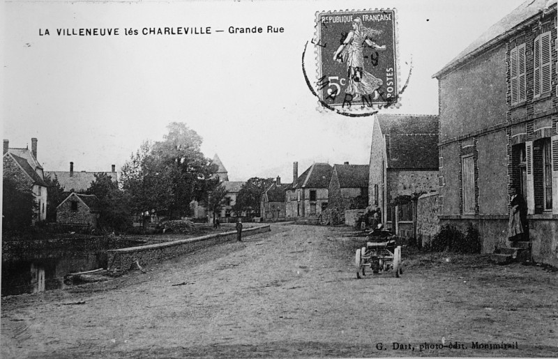 Carte postale ancienne Villeneuve les charleville 1910 08257