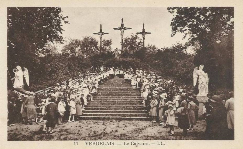 Carte postale ancienne Verdelais - Le Calvaire 3