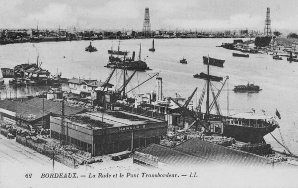 Carte postale ancienne Vue du port de la Lune à Bordeaux