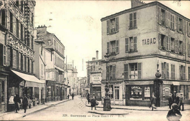 Carte postale ancienne Suresnes.Place Henri Iv