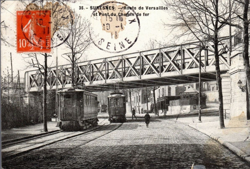 Carte postale ancienne Suresnes.Route de Versailles.Pont du Chemin de Fer