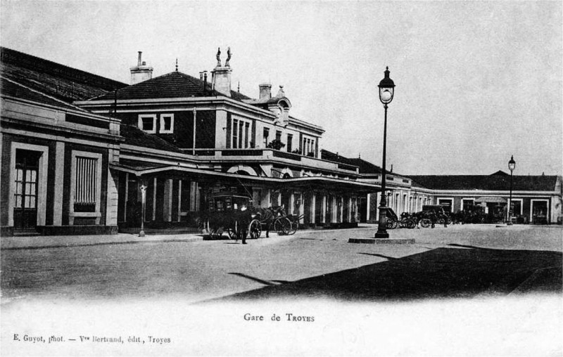 Carte postale ancienne Gare-Troyes-1858-1911 à Troyes