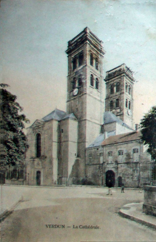 Carte postale ancienne Verdun cathédrale à Verdun