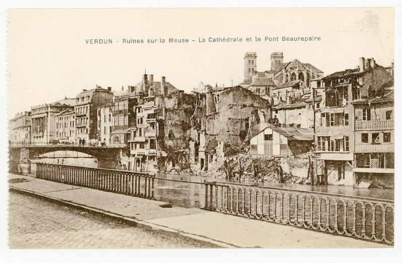 Carte postale ancienne Verdun. Ruines sur la Meuse - la Cathédrale et le Pont Beaurepaire P-Fg-Cp-00520 à Verdun