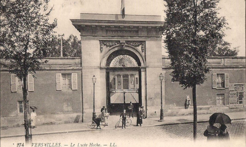 Carte postale ancienne Le Lycée Hoche à Versailles