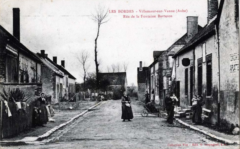Carte postale ancienne Villemaur-sur-Vanne Cp rue principale