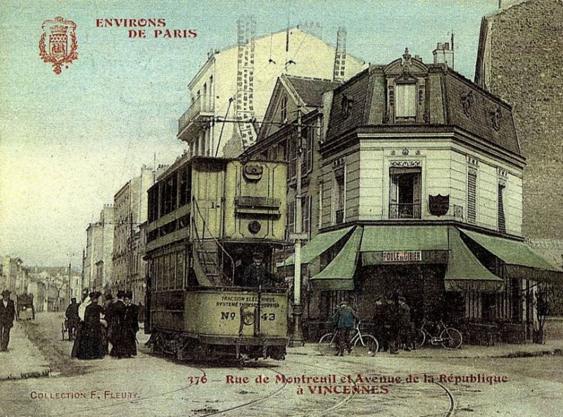 Carte postale ancienne Vincennes.Avenue de la République et rue de Montreuil