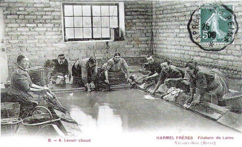 Carte postale ancienne Val des Bois lavoir