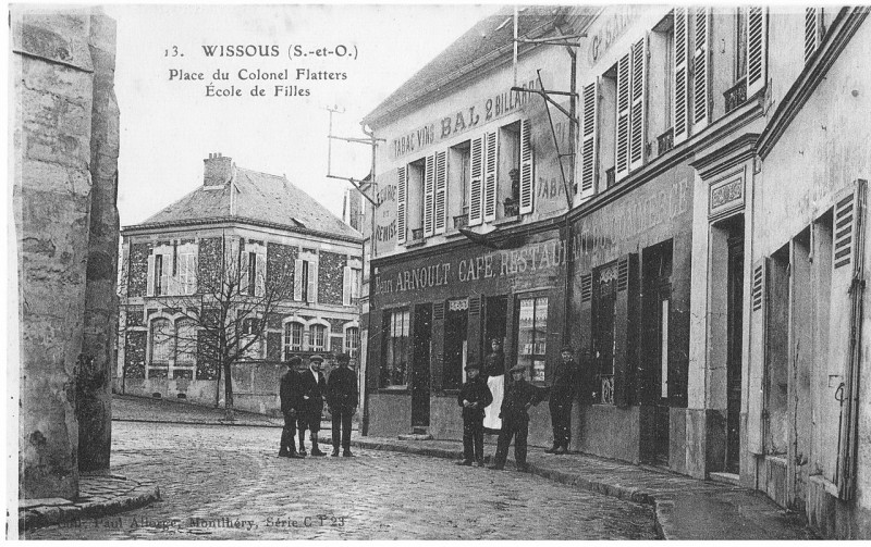 Carte postale ancienne Wissous - Place du Colonel Flatters - Ecole des Filles