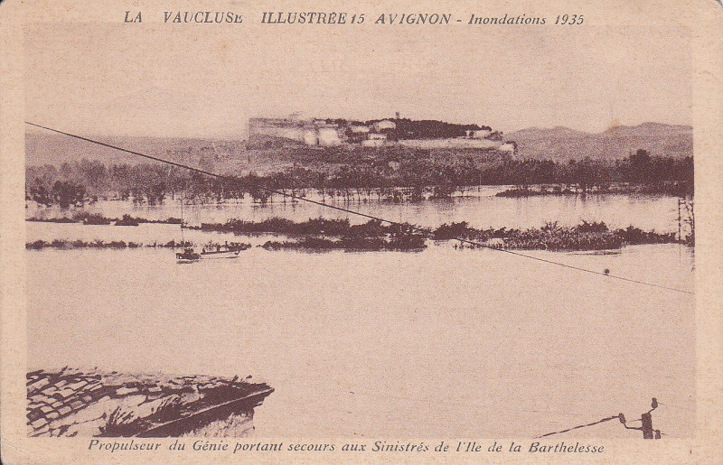 Carte postale ancienne Avignon - inondation 1935 - Propulseur du Génie