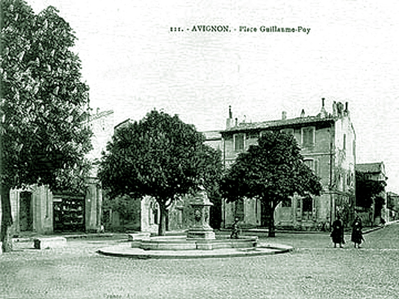 Carte postale ancienne Avignon place Guillaume Puy dite Louis Pasteur
