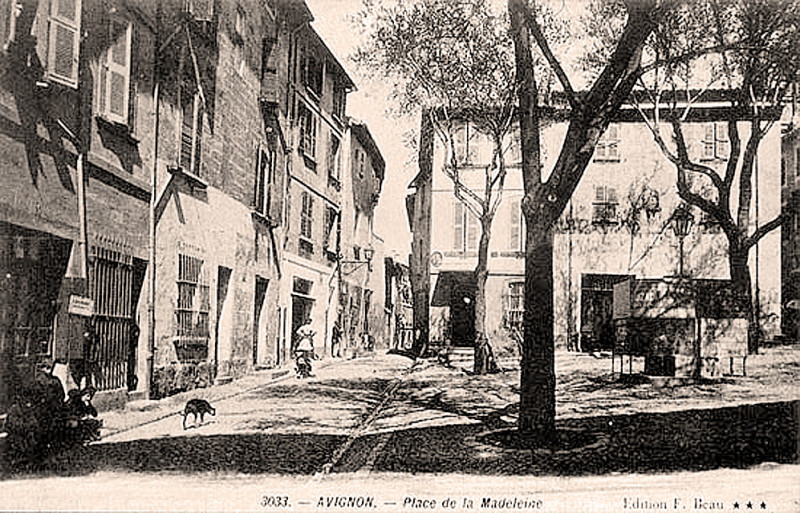 Carte postale ancienne La Balance place de la Madeleine