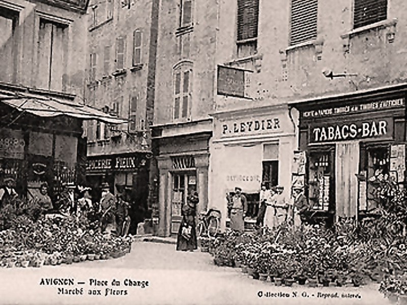 Carte postale ancienne Place du Change Avignon