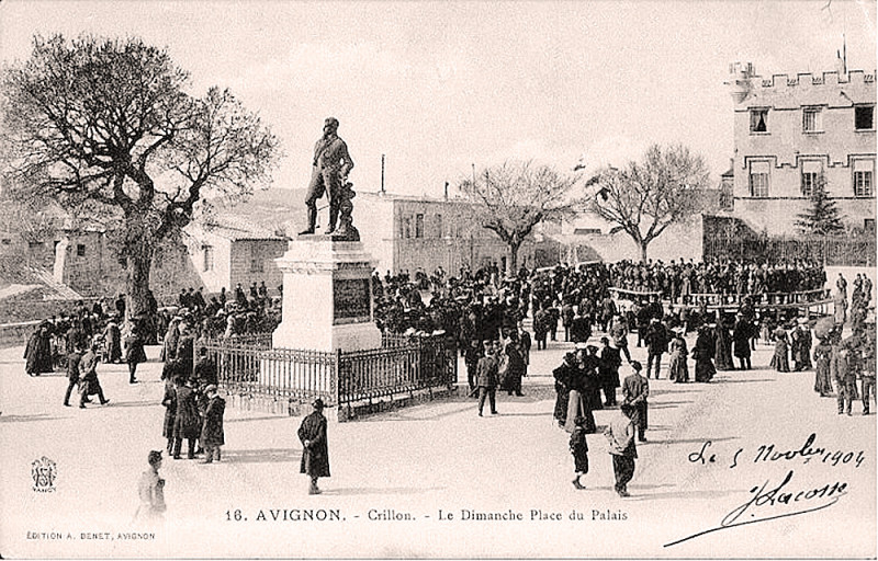 Carte postale ancienne Place du Palais d'Avignon
