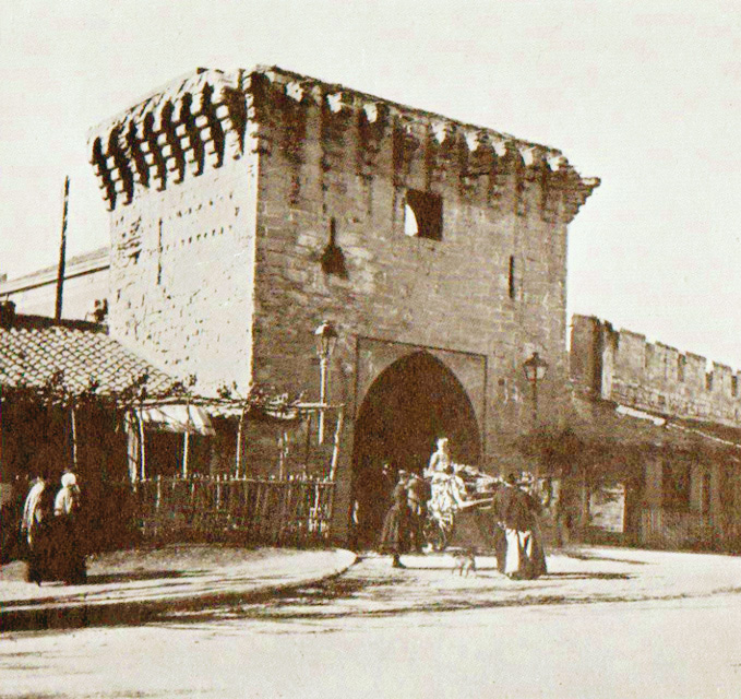 Carte postale ancienne Ancienne porte Limbert