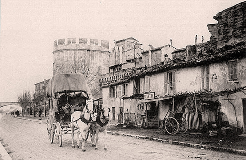 Carte postale ancienne Avignon Boulevard du Rhône Mh détruits