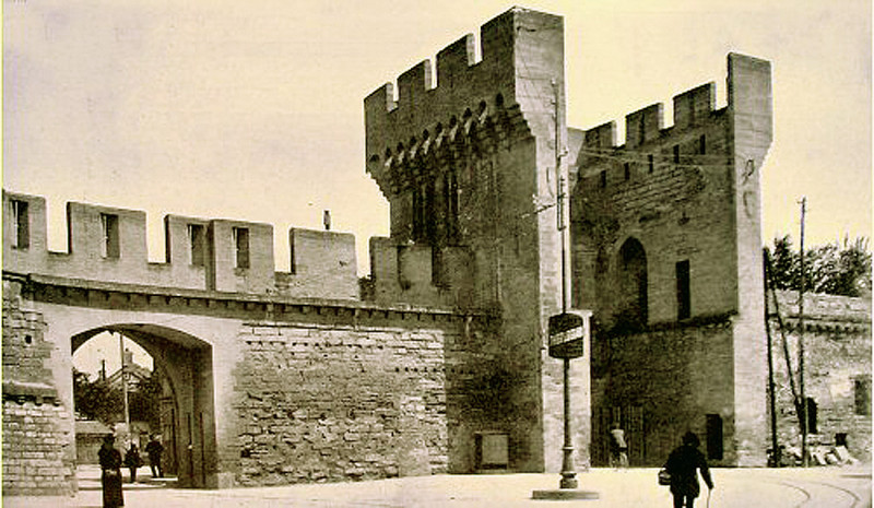 Carte postale ancienne Avignon Tour Remparts