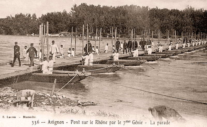 Carte postale ancienne 01 Avignon Pont 7e génie à Avignon