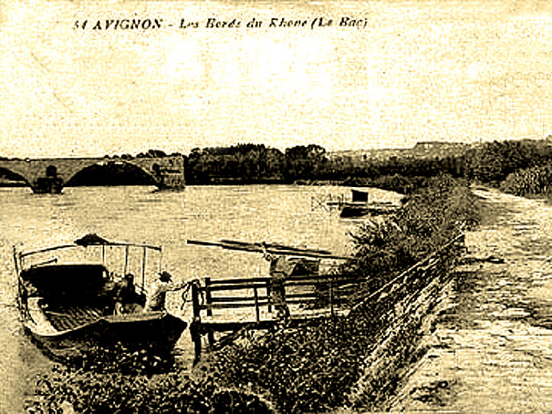 Carte postale ancienne Avignon Bac à traille