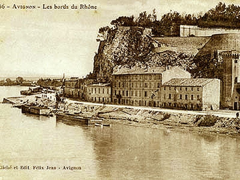 Carte postale ancienne Avignon Bords du Rhône Maisons Mh