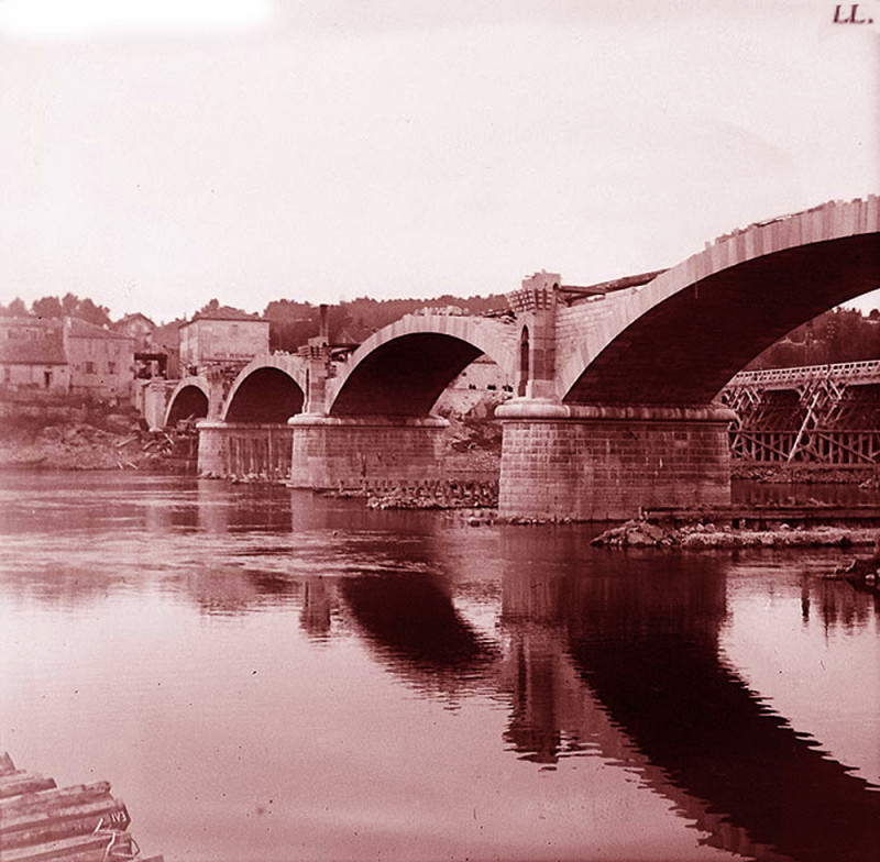 Carte postale ancienne Avignon construction du pont de pierre en 1908